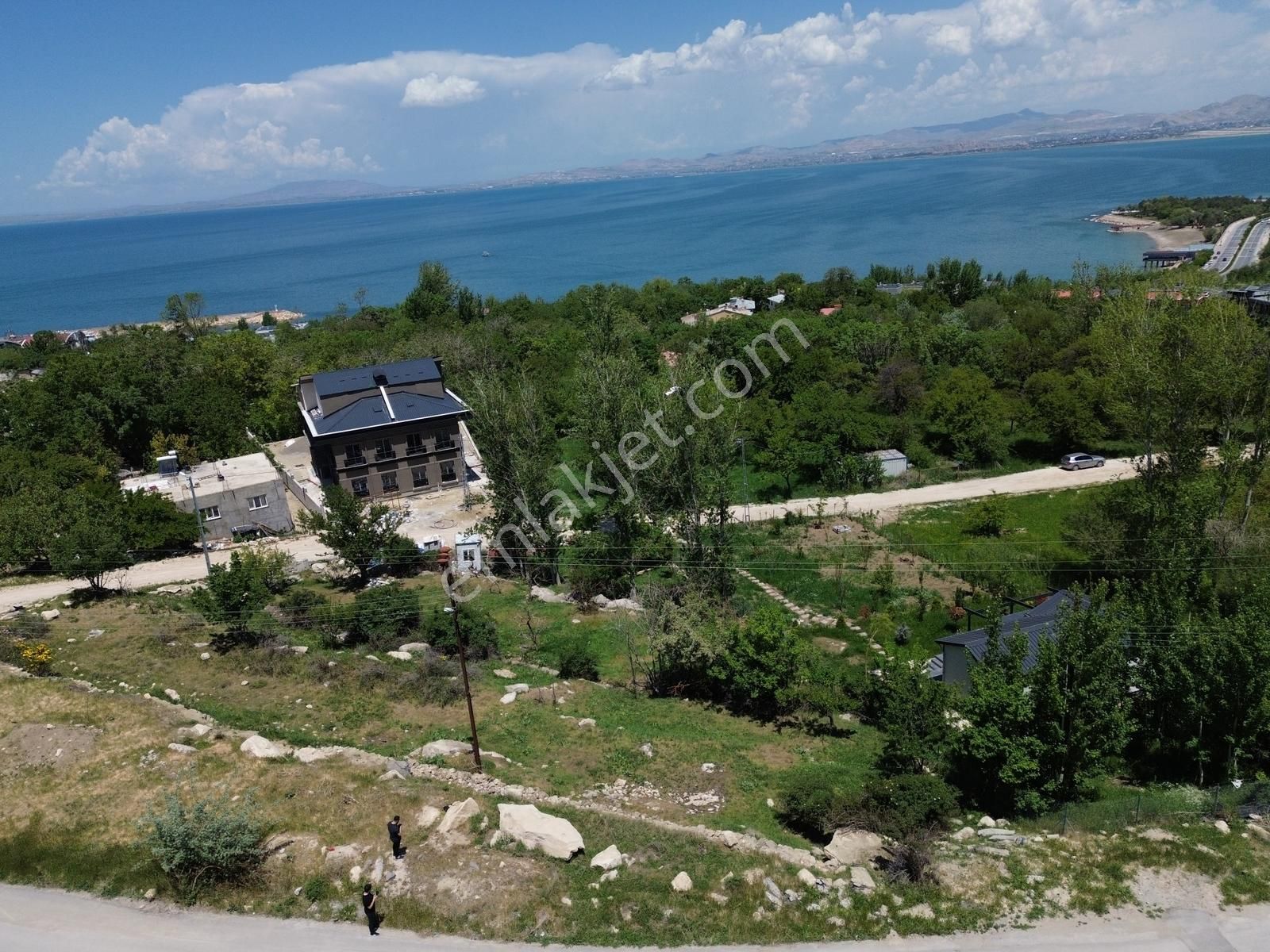 Kesintisiz Göl Manzaralı Arsa