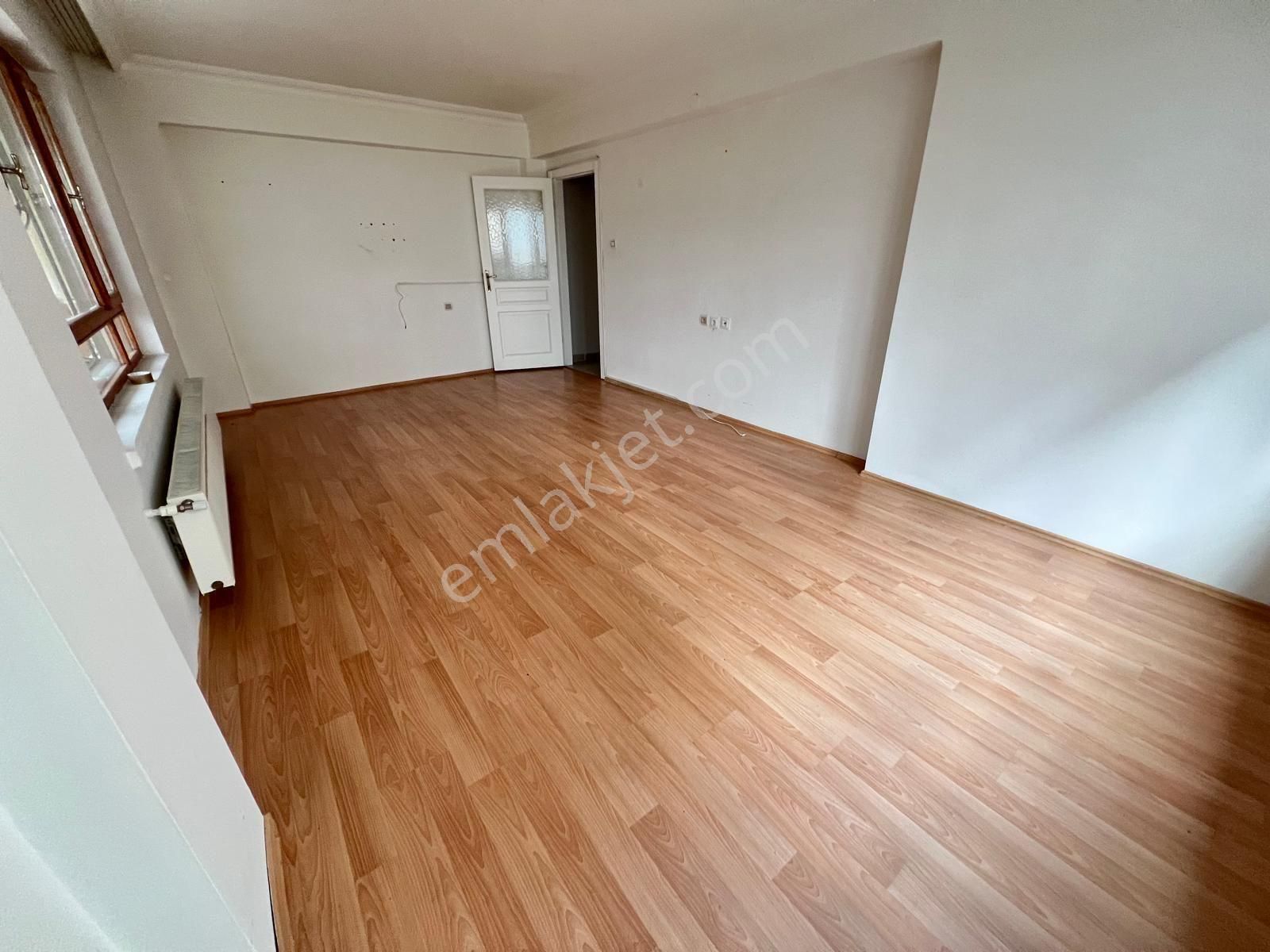 Karapürçekte 3+1 Kat Konumlu Altı Daire Eyüp Cami Mevki - Görsel 9