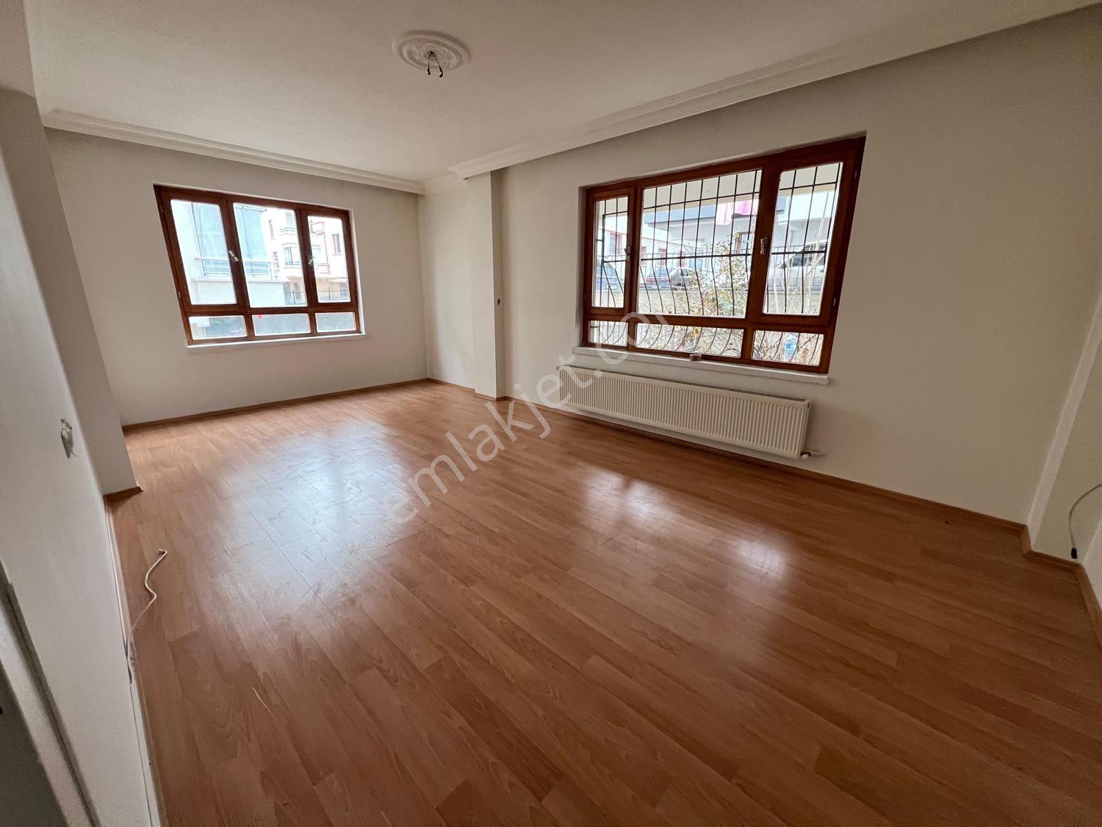 Karapürçekte 3+1 Kat Konumlu Altı Daire Eyüp Cami Mevki - Görsel 6