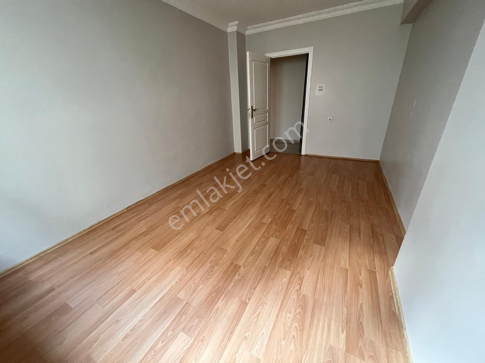 Karapürçekte 3+1 Kat Konumlu Altı Daire Eyüp Cami Mevki - Görsel 15
