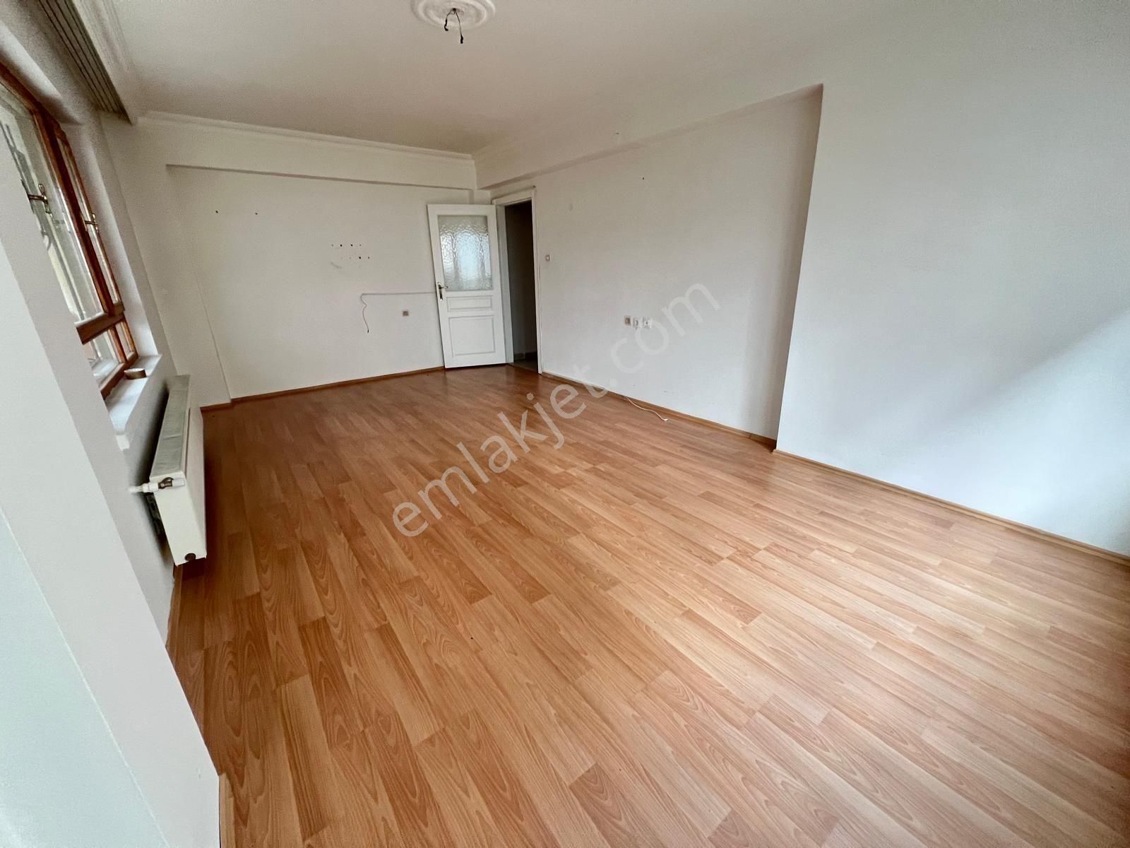 Karapürçekte 3+1 Kat Konumlu Altı Daire Eyüp Cami Mevki - Görsel 10