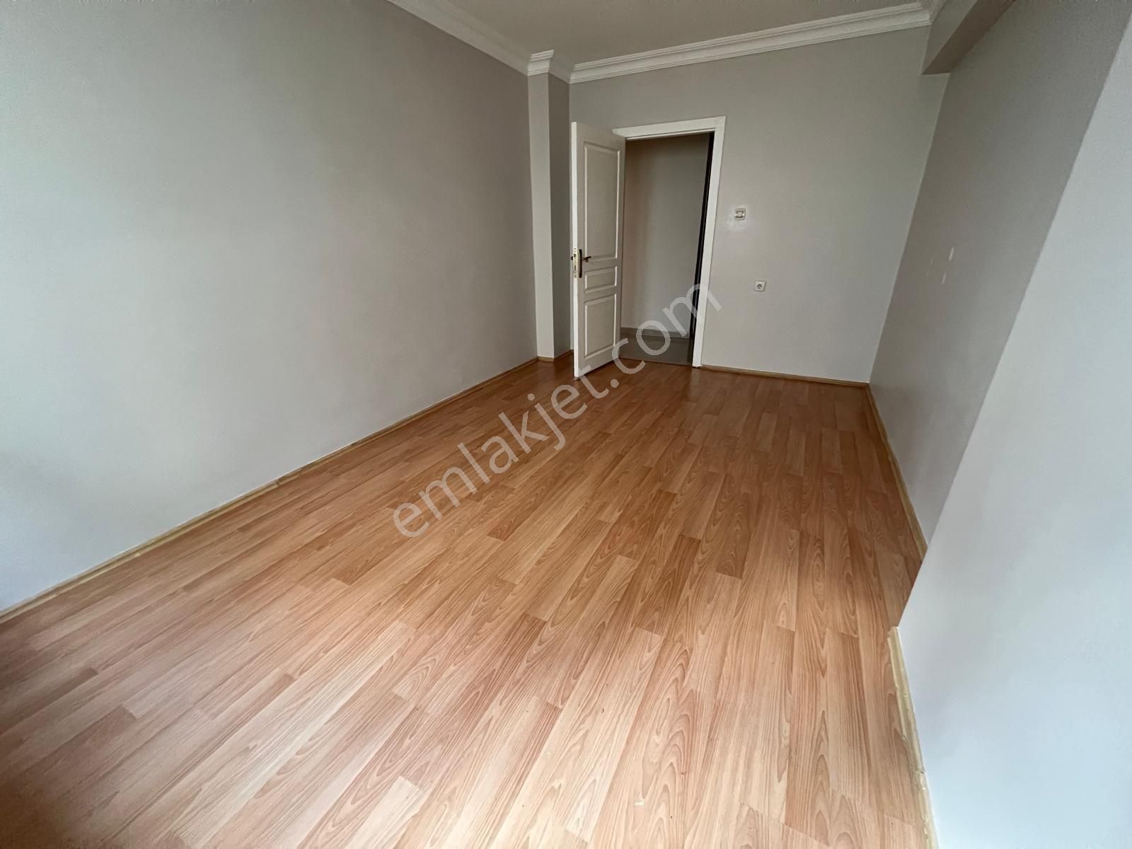 Karapürçekte 3+1 Kat Konumlu Altı Daire Eyüp Cami Mevki - Görsel 16