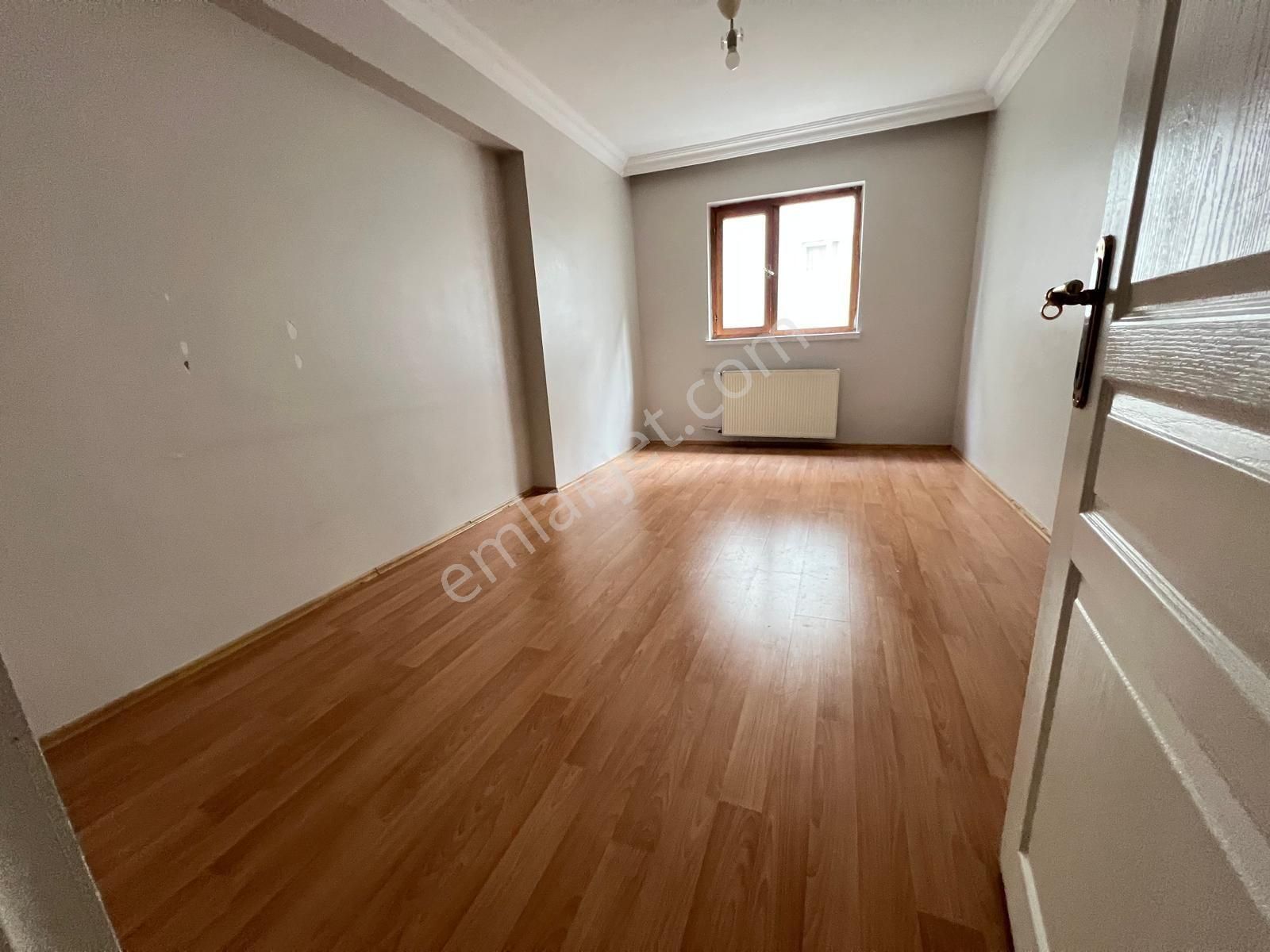 Karapürçekte 3+1 Kat Konumlu Altı Daire Eyüp Cami Mevki - Görsel 13