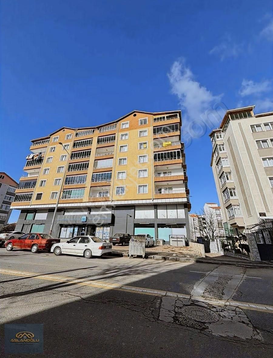 Aslanoğlu Emlak'tan Bulvar Üzeri Satılık 3+1 Geniş Daire