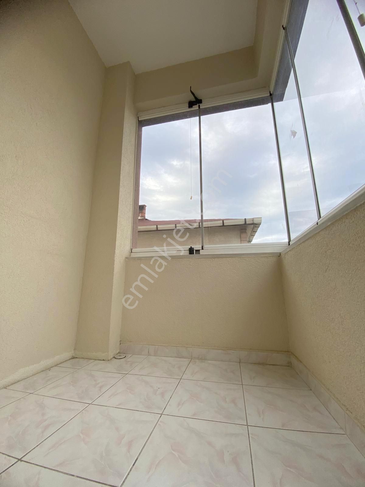 Mertcan'dan Caddeye 1dk 2 Kapalı Balkonlu Ara Kat Geniş 3+1 - Görsel 12