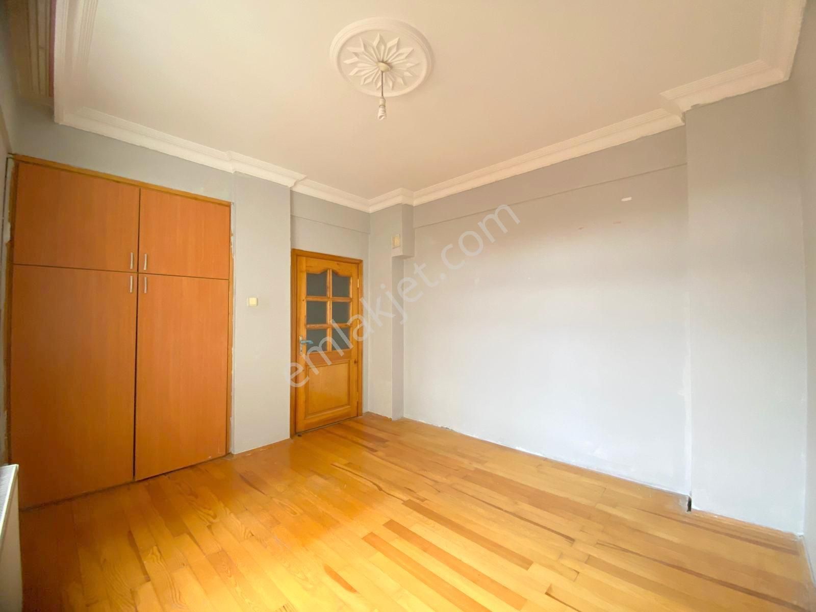 Mertcan'dan Caddeye 1dk 2 Kapalı Balkonlu Ara Kat Geniş 3+1 - Görsel 15