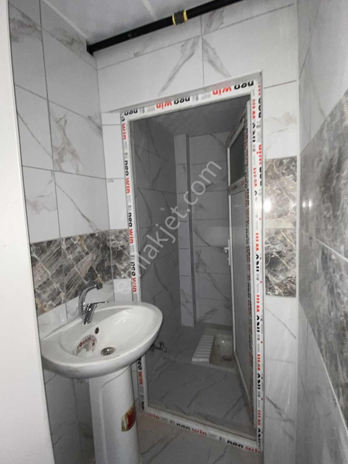 Net Emlaktan Cadde Üzeri Komple Yapılı 2+1 Ara Kat Daire - Görsel 7