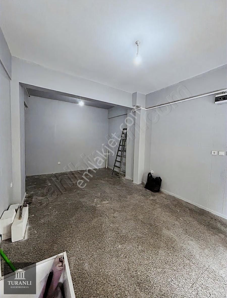 Sefaköy Merkez'de 45 M2 Her İşe Uygun Kiralık Dükkan - Görsel 2