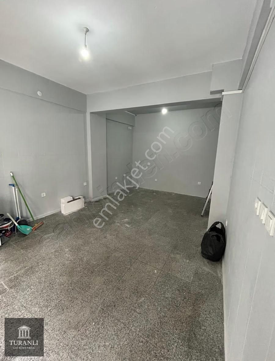 Sefaköy Merkez'de 45 M2 Her İşe Uygun Kiralık Dükkan - Görsel 4