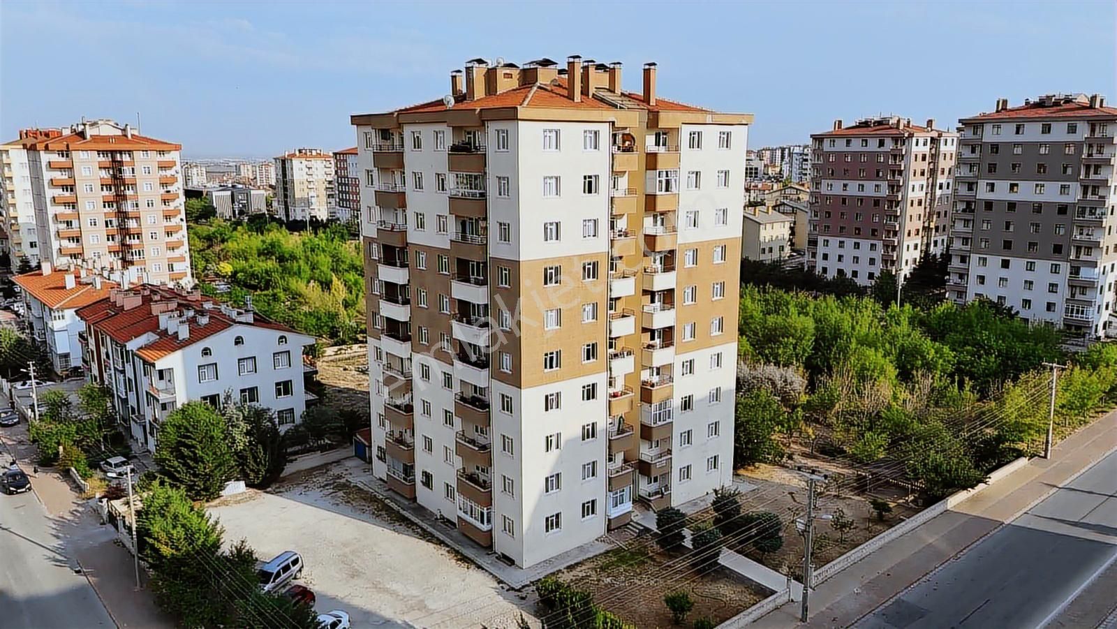 Net Emlaktan Bosnada Mesaj Cad Üzeri 3+1 Ara Kat Kombili Daire