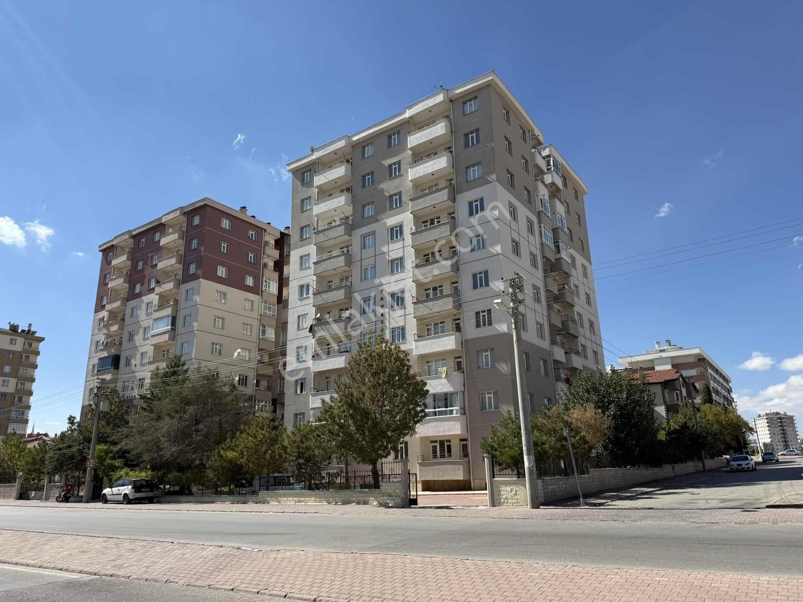 Net Emlaktan Mesaj Caddesinde Ara Kat Bakımlı 3+1 Daire