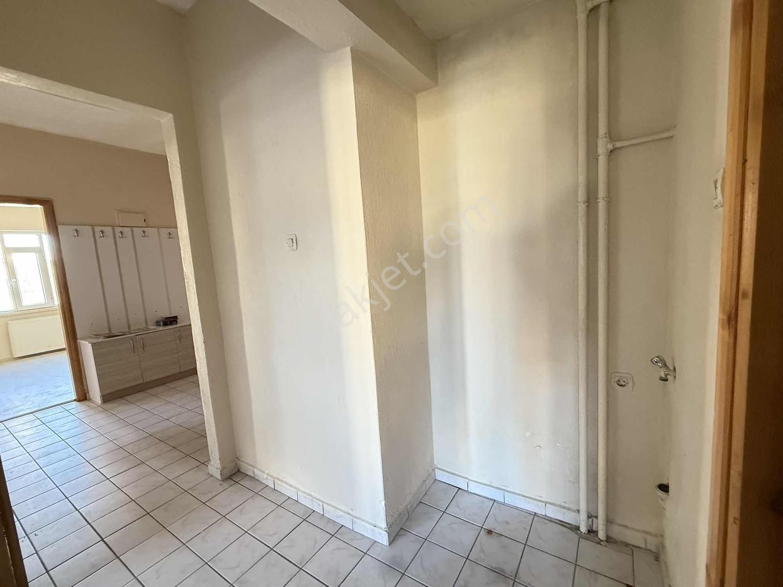 Net Emlaktan Mesaj Caddesinde Ara Kat Bakımlı 3+1 Daire - Görsel 34