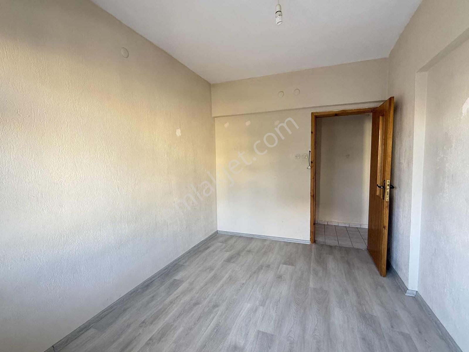 Net Emlaktan Mesaj Caddesinde Ara Kat Bakımlı 3+1 Daire - Görsel 3