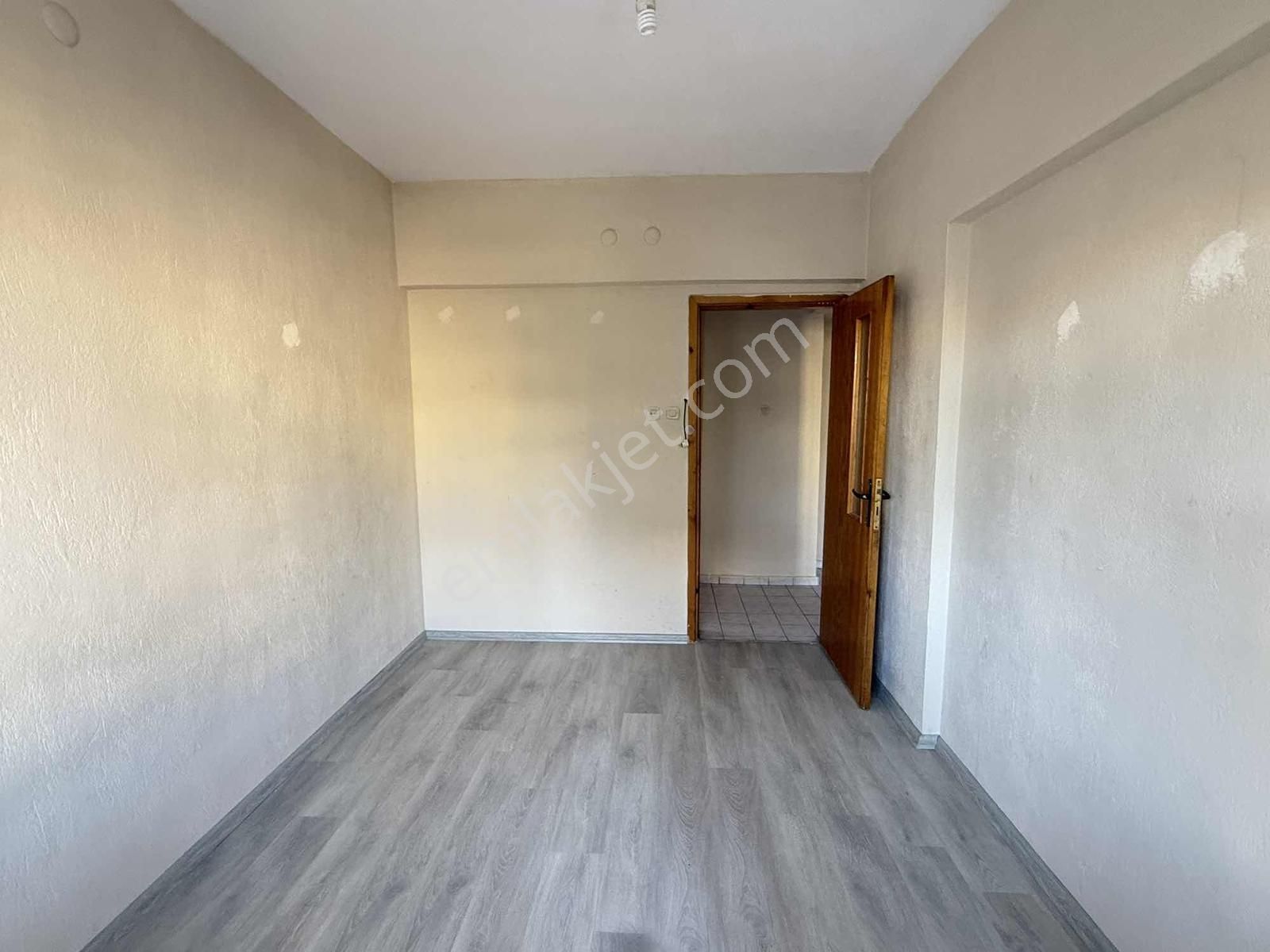 Net Emlaktan Mesaj Caddesinde Ara Kat Bakımlı 3+1 Daire - Görsel 12