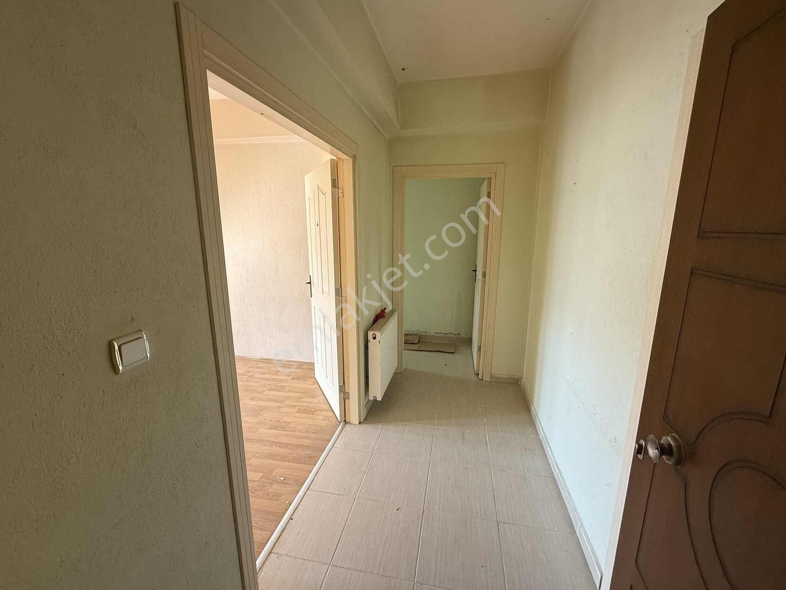 Net Emlaktan Üniversite Karşısında 3+1 Ara Kat Yeni Bina Bakımlı - Görsel 12