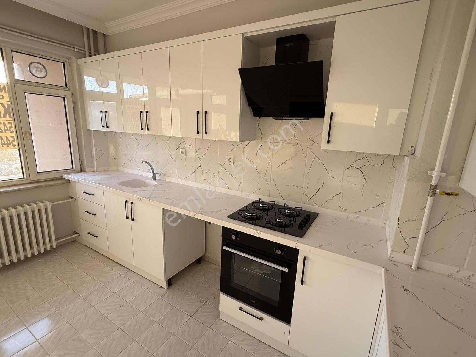 Net Emlaktan Ful Yapılı Ara Kat Güney Cephe 3+1 Yola Sıfır