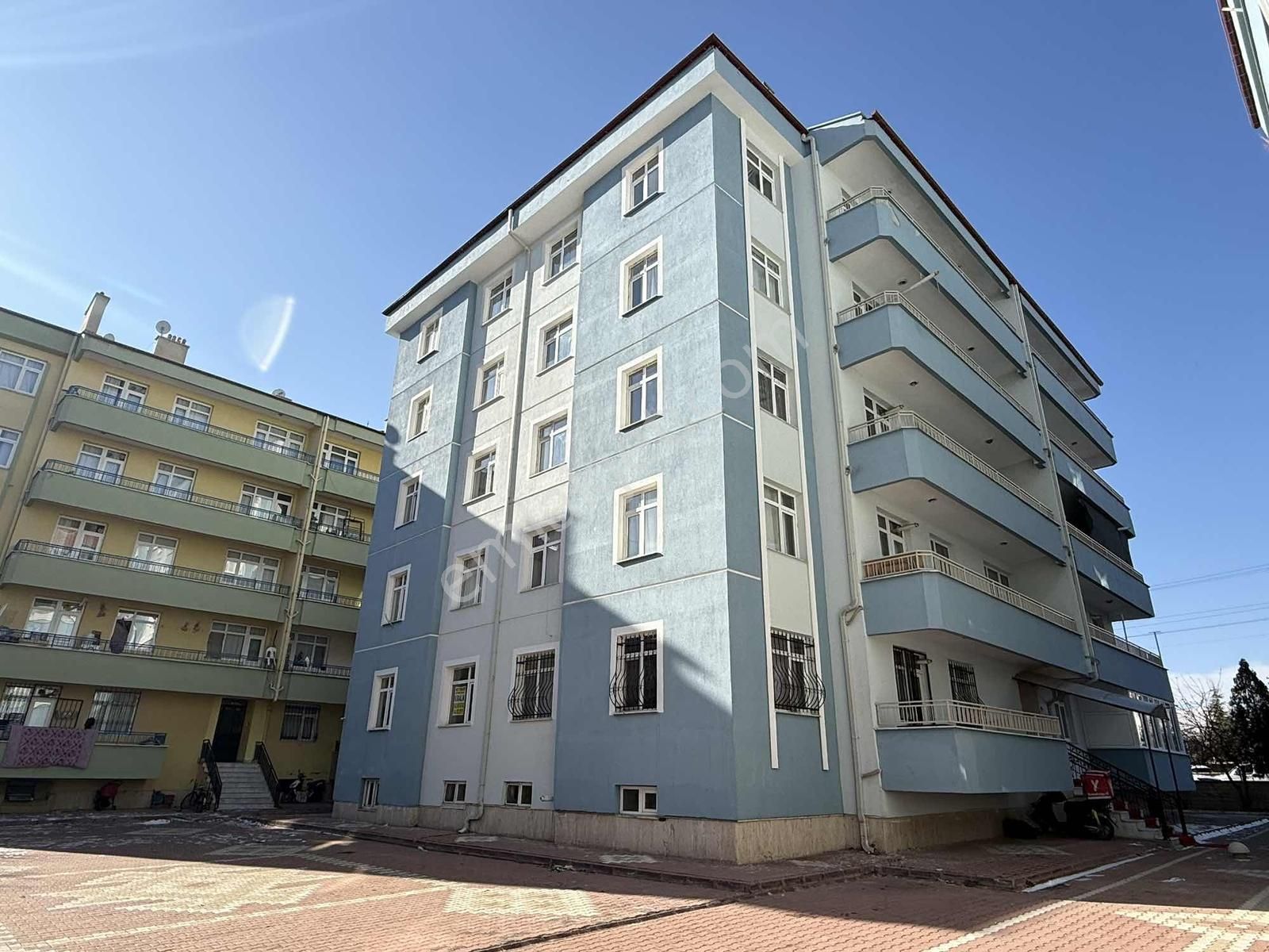 Net Emlaktan Üniversitesi Karşısında 3+1 Ful Yapılı Kiralık