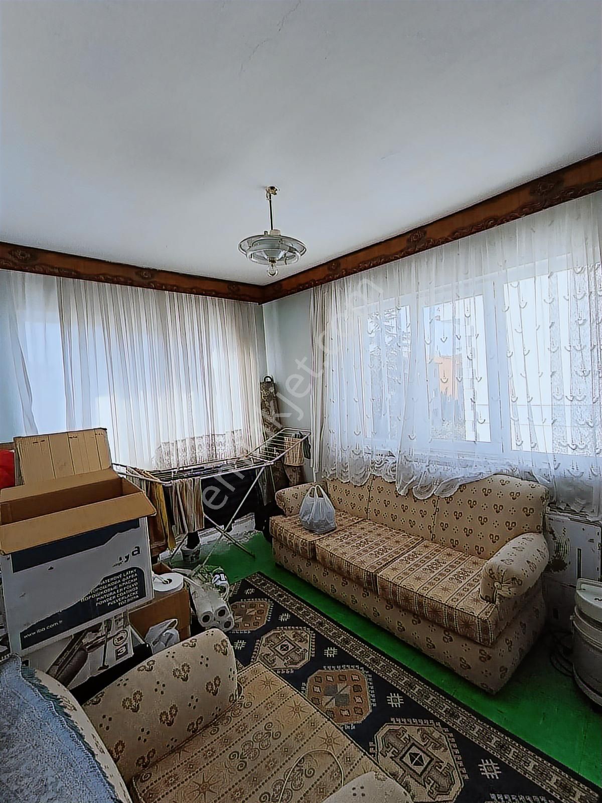 Erturulğazi Mahallesi Karlıtepe Sokakta Satılık 2+1 Daire