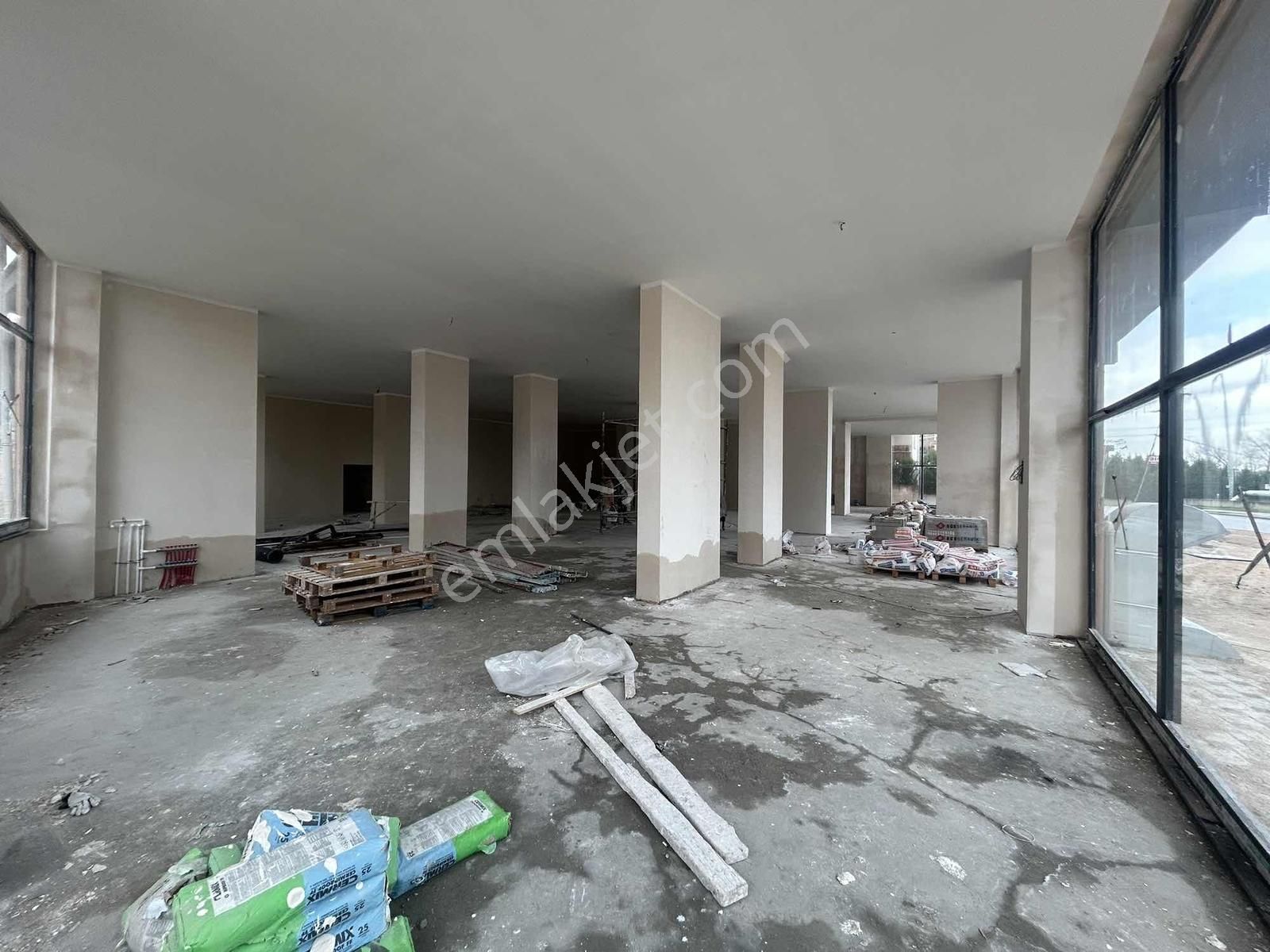 Görükle Koza Caddesi 500m2 Zemin 250m2 Alt Kat Kiralık Dükkan - Görsel 24