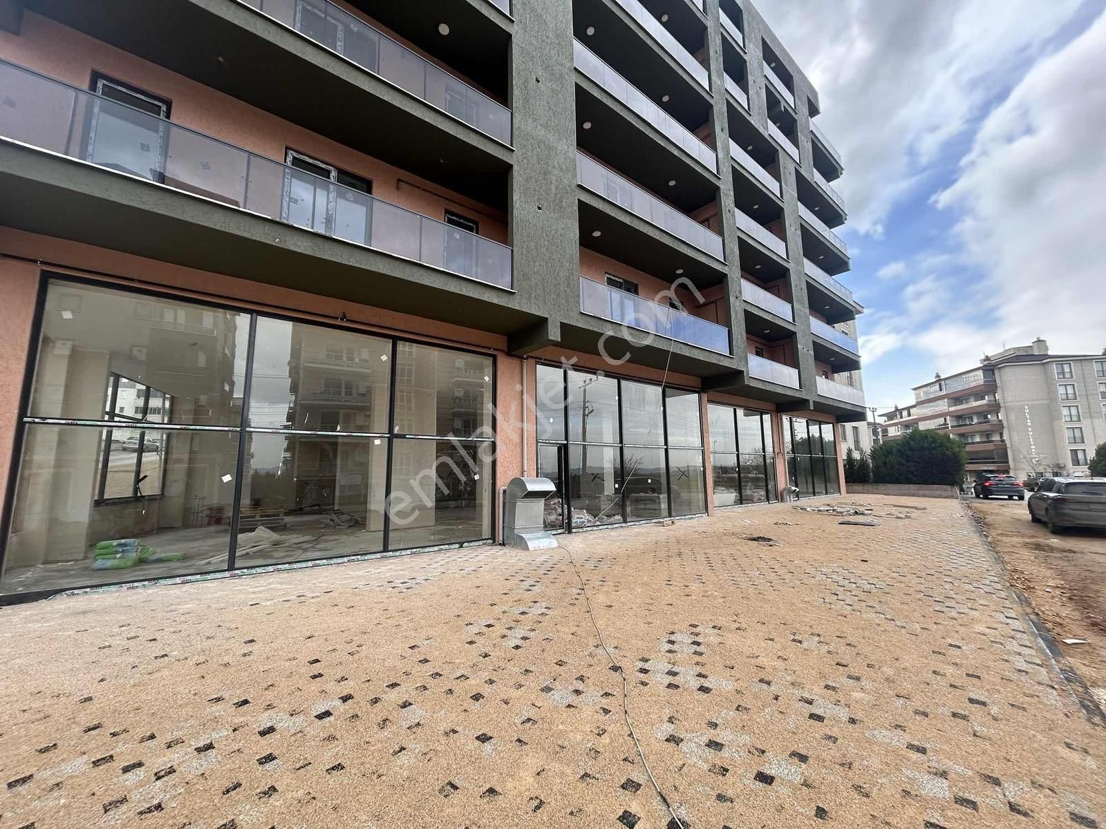 Görükle Koza Caddesi 500m2 Zemin 250m2 Alt Kat Kiralık Dükkan - Görsel 7