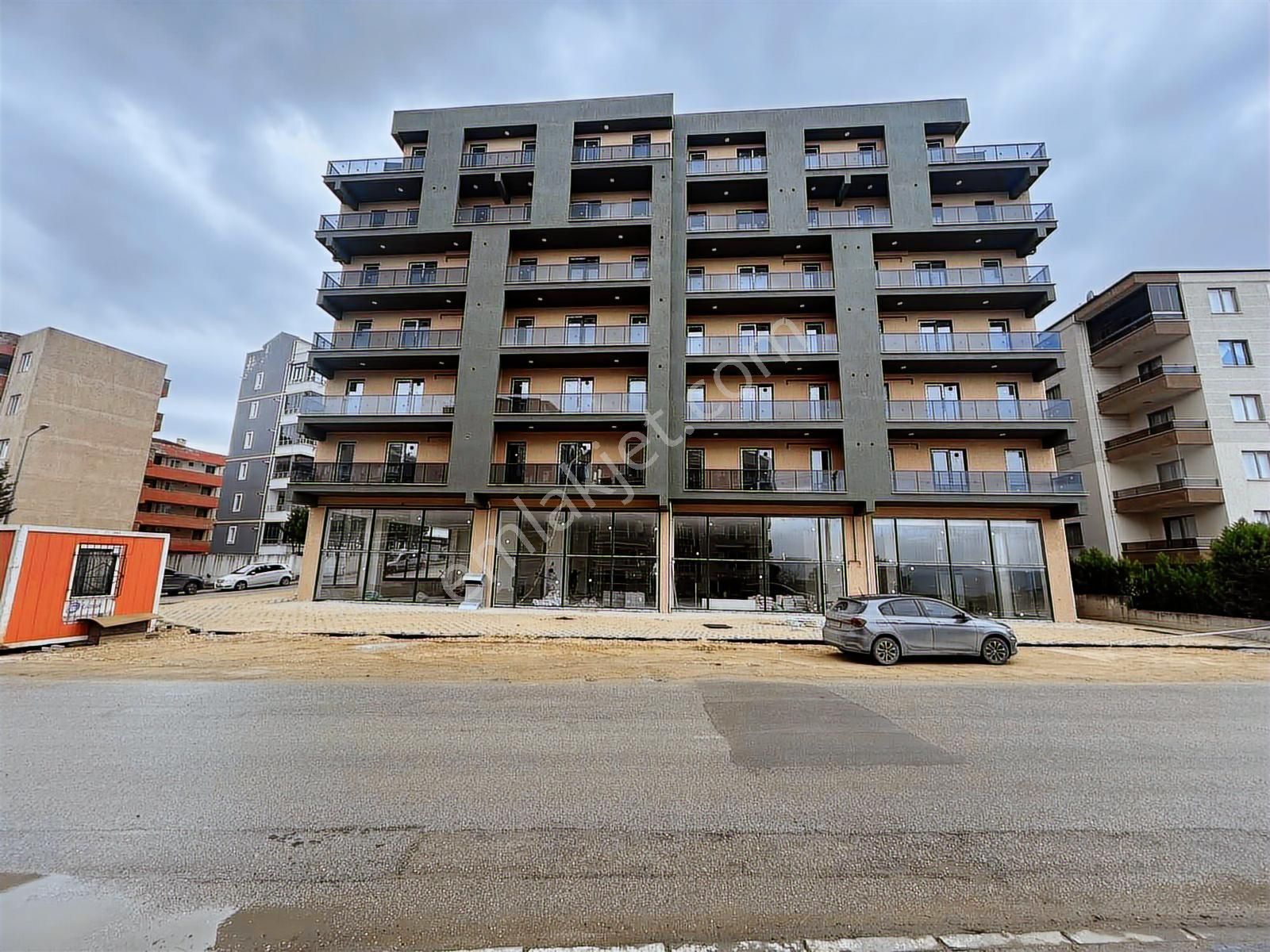 Görükle Koza Caddesi 500m2 Zemin 250m2 Alt Kat Kiralık Dükkan