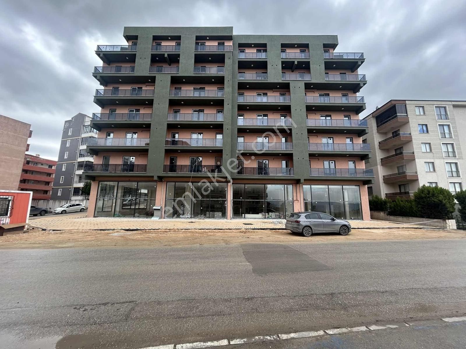 Görükle Koza Caddesi 500m2 Zemin 250m2 Alt Kat Kiralık Dükkan - Görsel 19