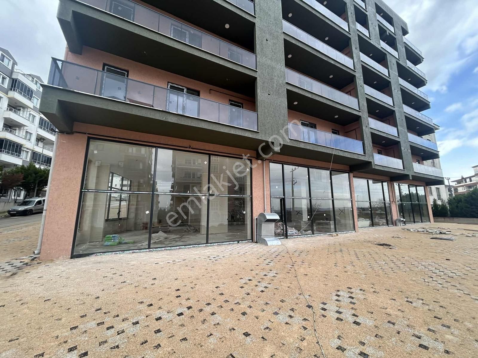 Görükle Koza Caddesi 500m2 Zemin 250m2 Alt Kat Kiralık Dükkan - Görsel 8