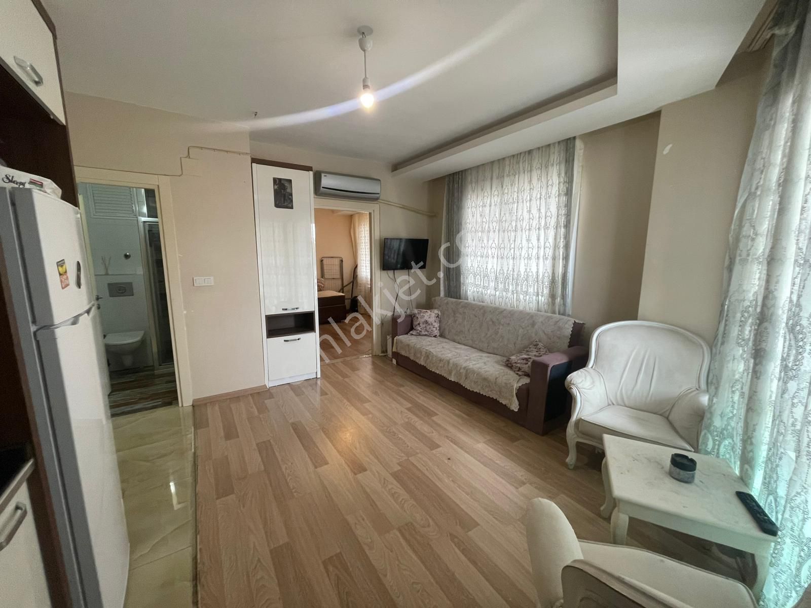 Karınca'dan Çiftlikköy'de Merkezi Konumda 1+1 Kiralık Daire! - Görsel 2