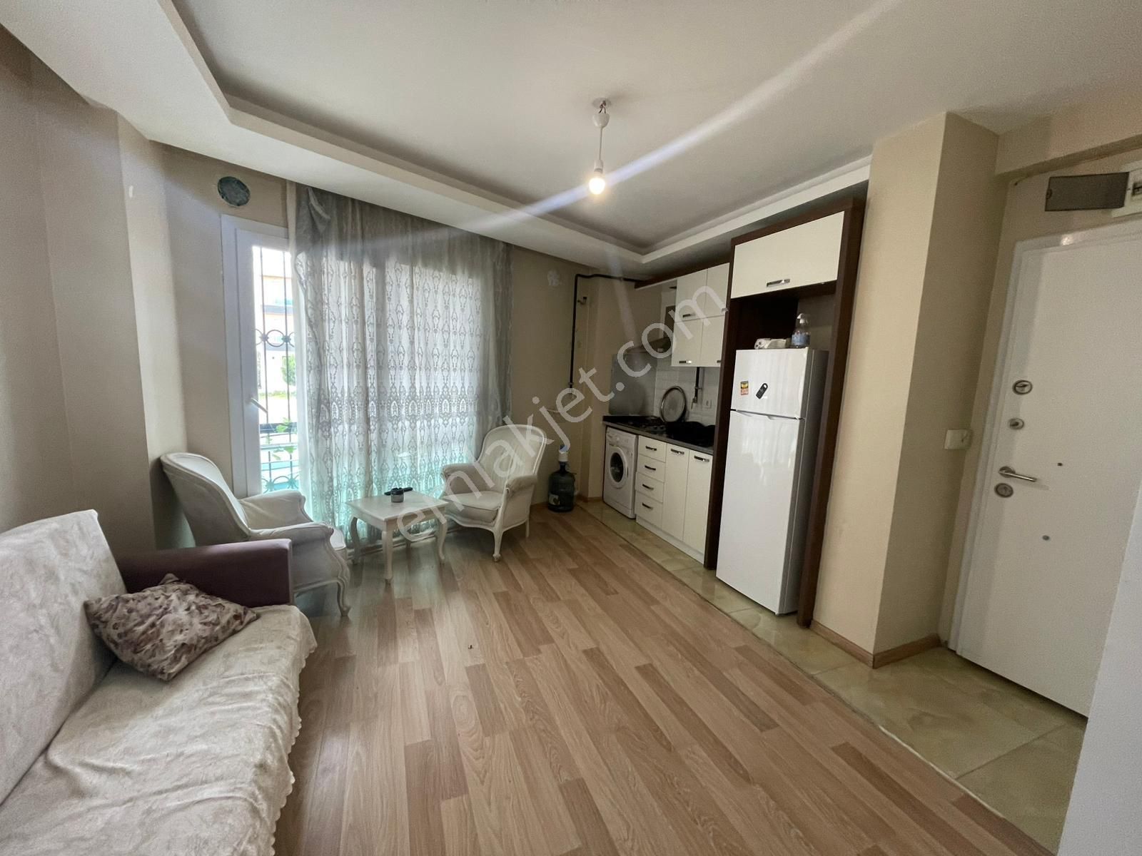 Karınca'dan Çiftlikköy'de Merkezi Konumda 1+1 Kiralık Daire!