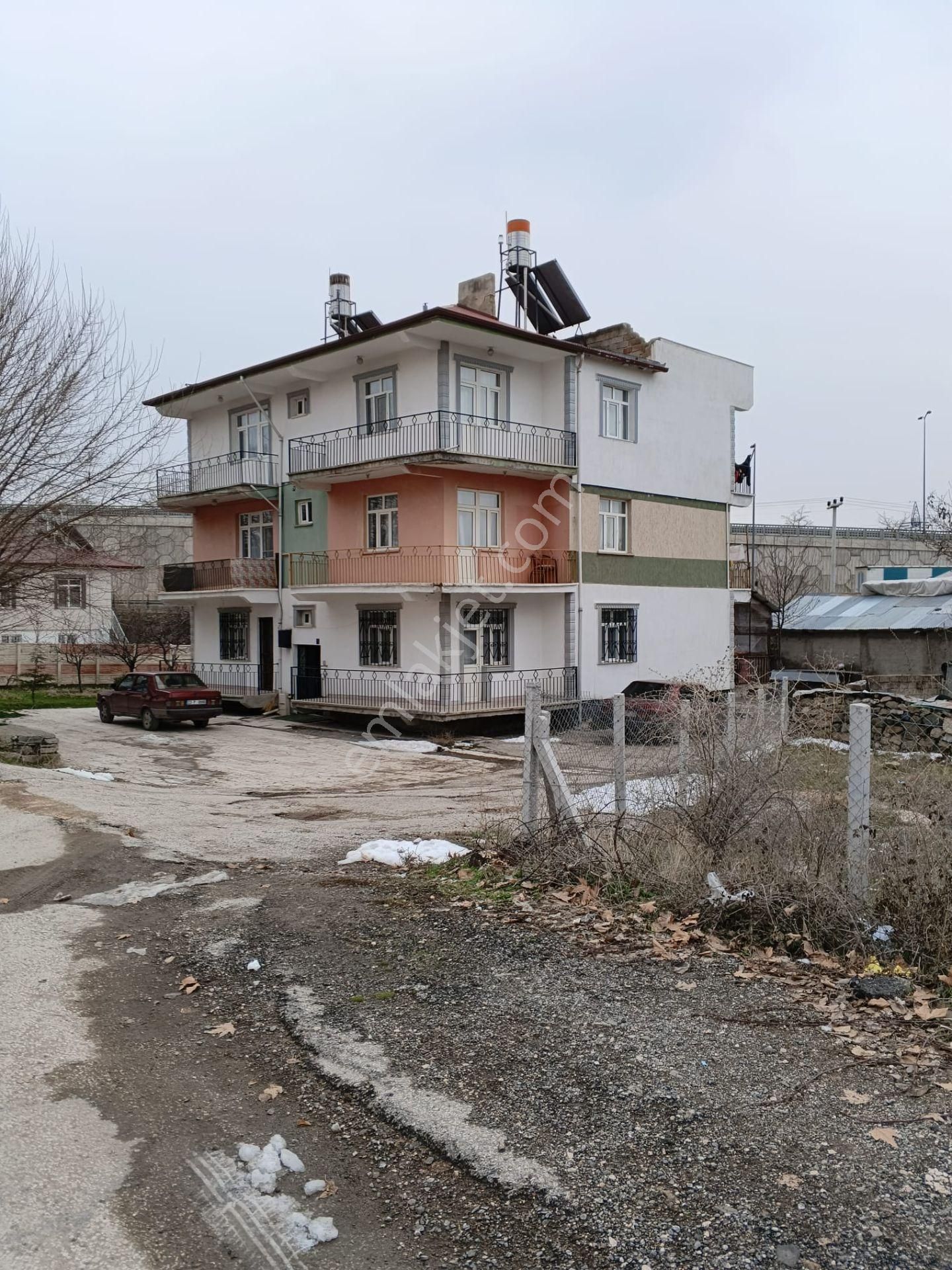 Hırhırik Gümüşkavakta 1114 Metre Arsa Payı 25 Yıllık Hasarsız Doğalgazlı 2 Kat Daire Satılıktır - Görsel 3