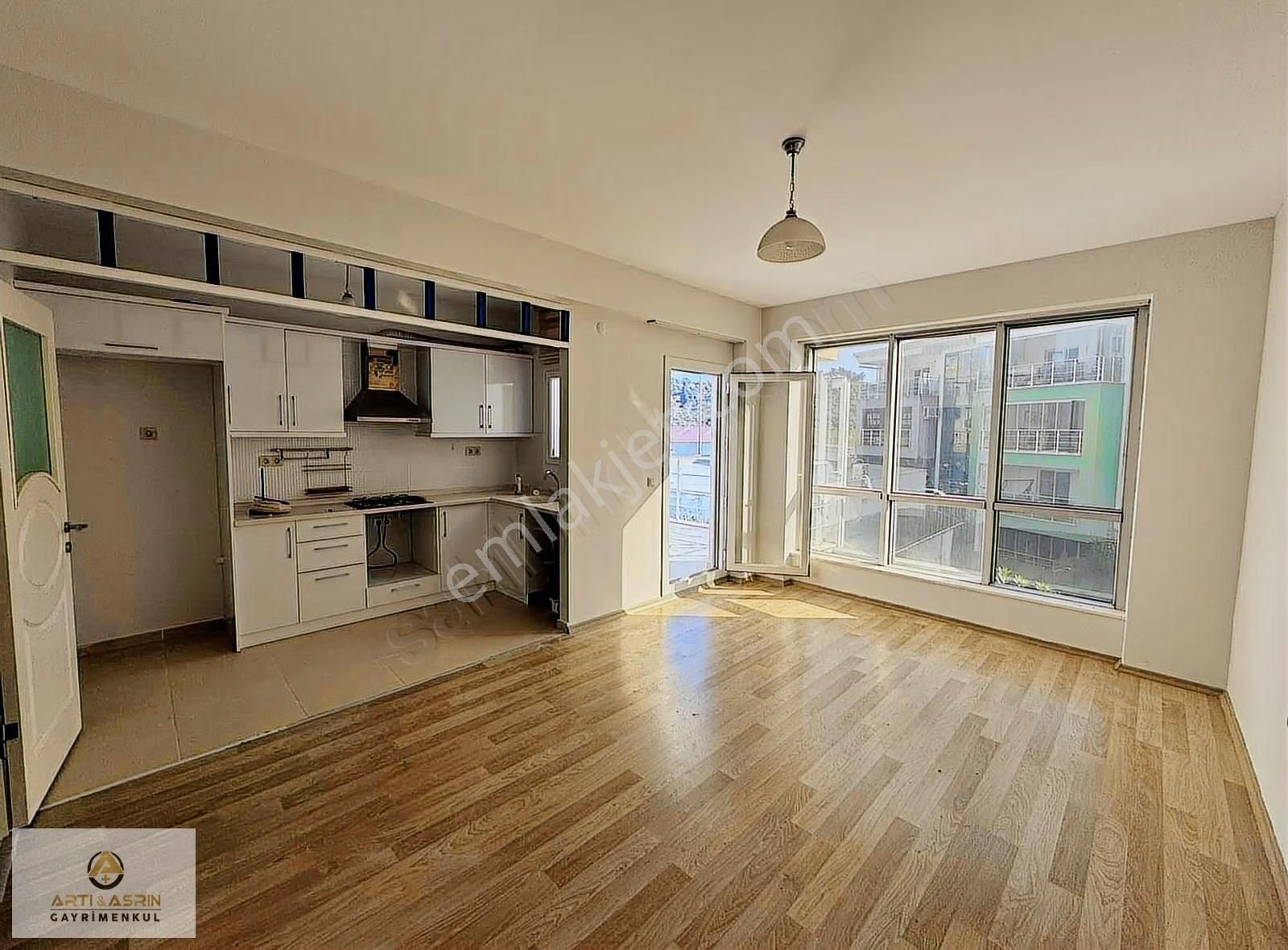 Kuşadası Ege Mahallesinde Havuzlu Ara Kat Asansörlü 2+1 Daire - Görsel 12