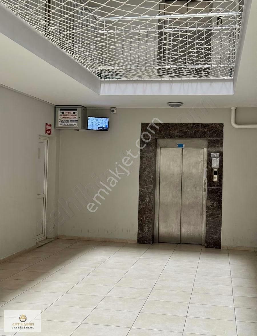 Kuşadası Ege Mahallesinde Havuzlu Ara Kat Asansörlü 2+1 Daire - Görsel 3