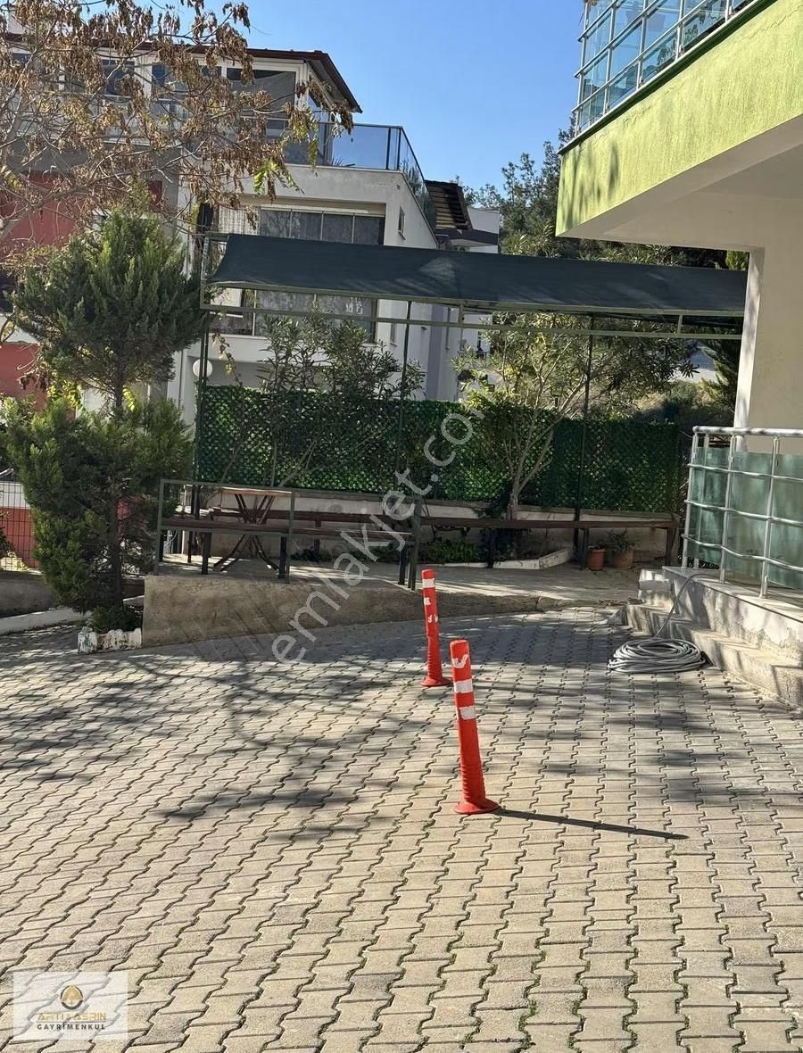 Kuşadası Ege Mahallesinde Havuzlu Ara Kat Asansörlü 2+1 Daire - Görsel 9