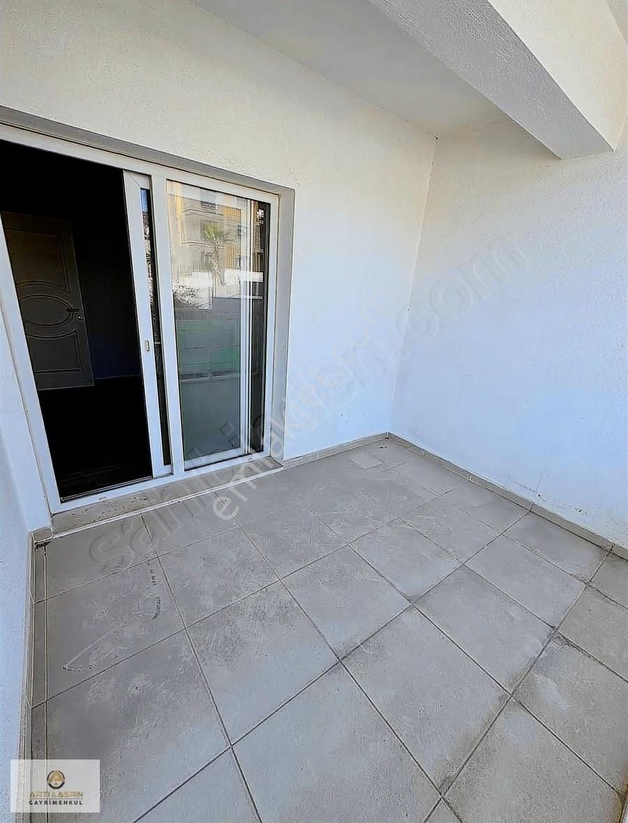 Kuşadası Ege Mahallesinde Havuzlu Ara Kat Asansörlü 2+1 Daire - Görsel 11