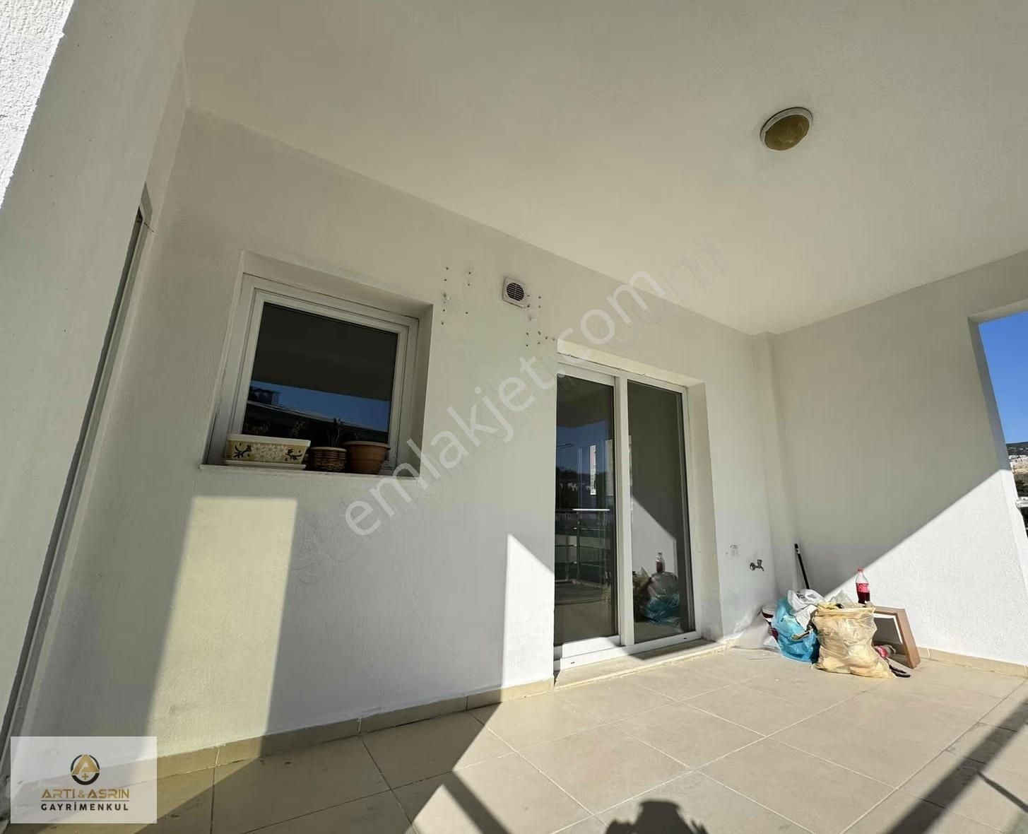 Kuşadası Ege Mahallesinde Havuzlu Ara Kat Asansörlü 2+1 Daire - Görsel 10