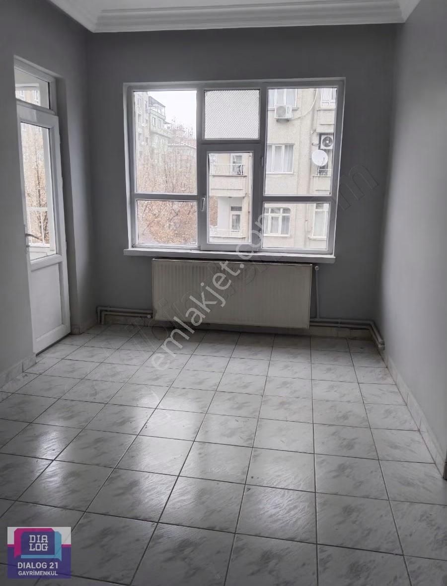 Ofis Tat Fırını Üstü Kiralık Pırıl Pırıl Daire - Görsel 3