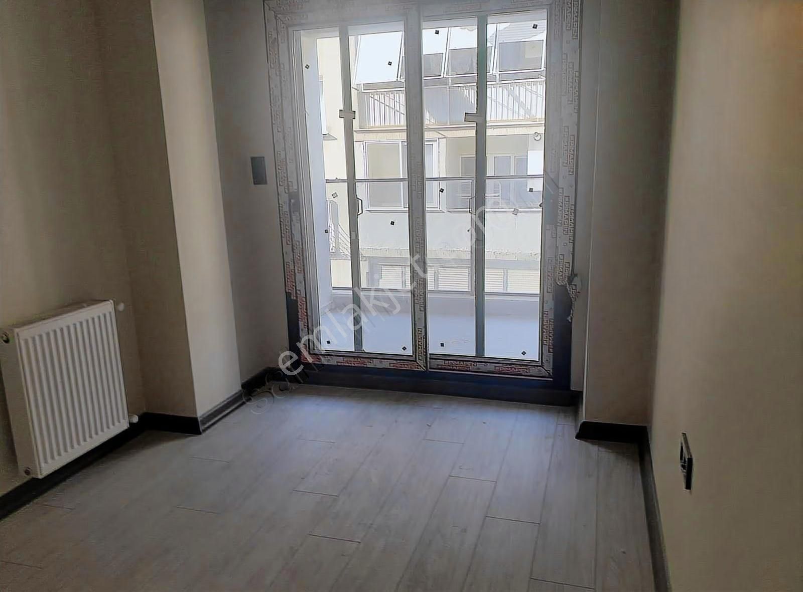 Girne Caddesineden Girişli - Görsel 2