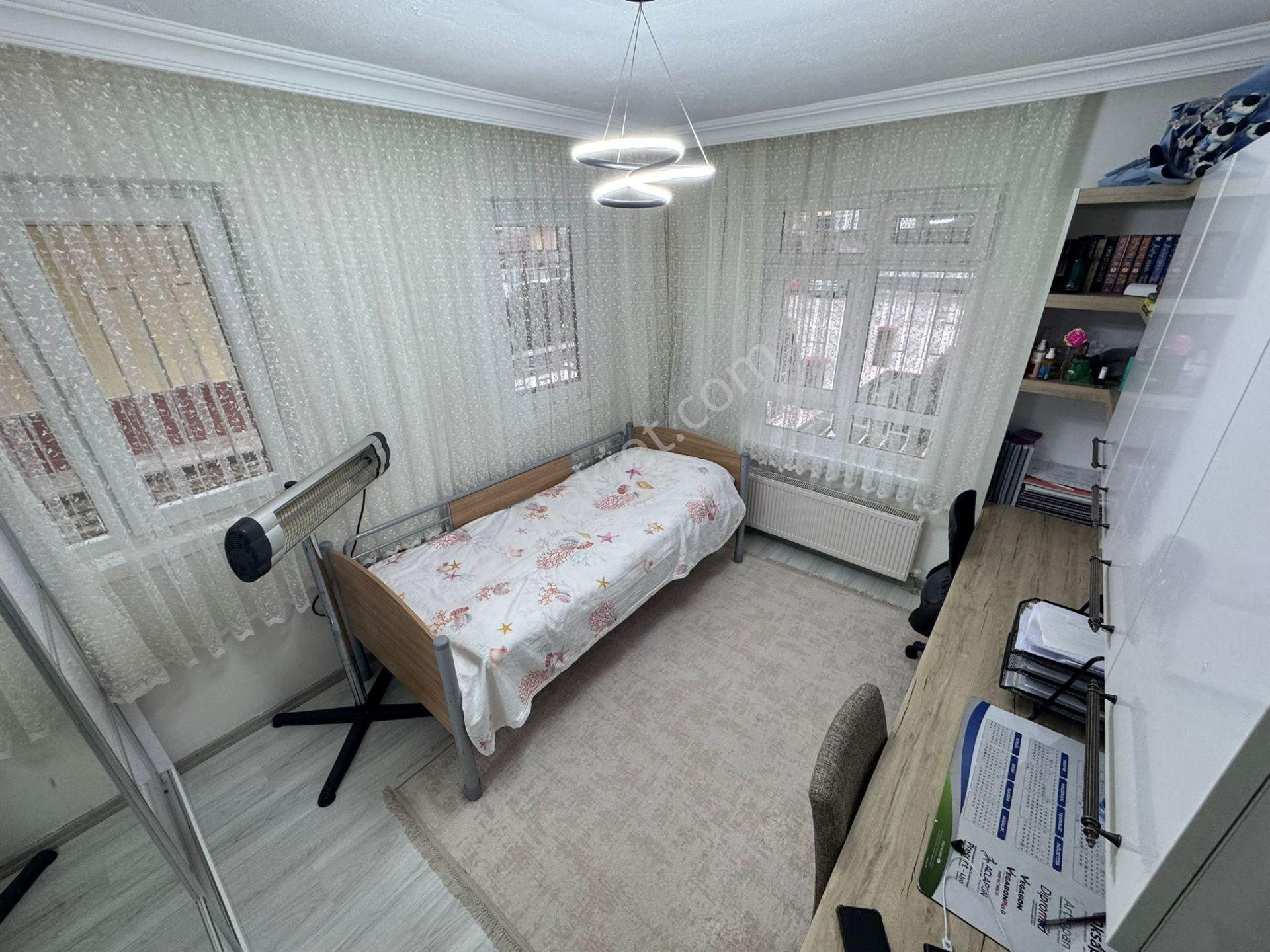 Yunus Emre Cad. Yakını Öney Sokak'da Giriş Kat Ön Cephe 2+1 - Görsel 15