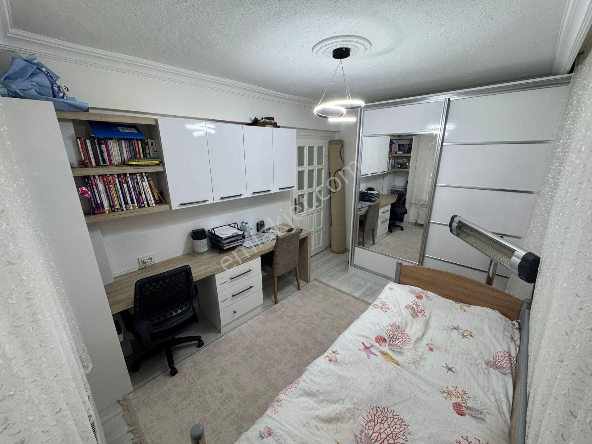 Yunus Emre Cad. Yakını Öney Sokak'da Giriş Kat Ön Cephe 2+1 - Görsel 14