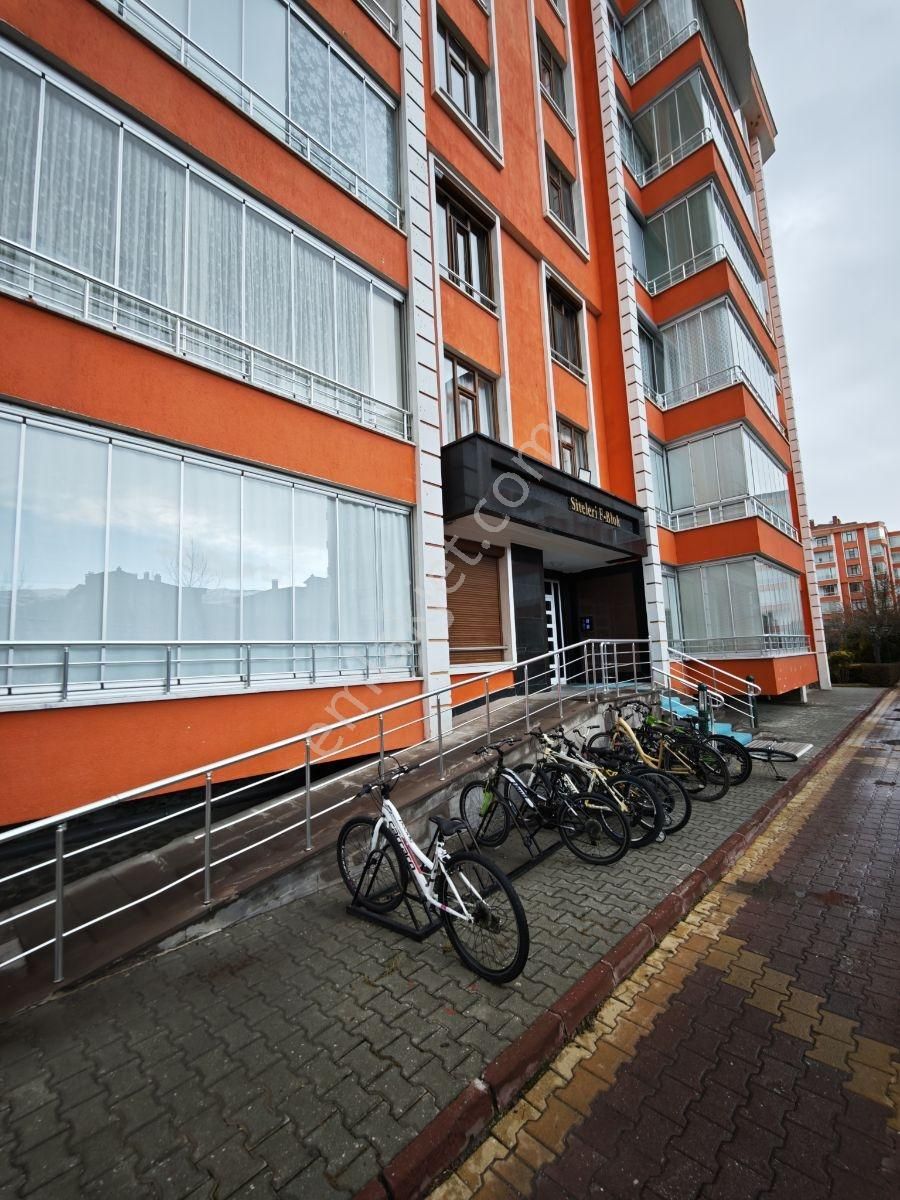 Binevler Sitesinde Güvenlikli Kiralık Daire - Görsel 3