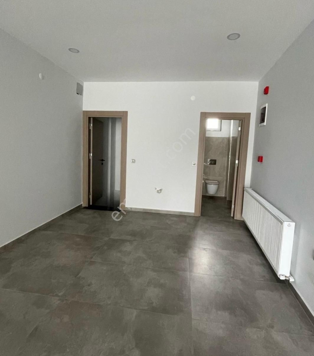 Burhaniye Öğretmenler Mahallesinde Ana Cadde Üzeri Satılık 90 M2 Dükkan - Görsel 11