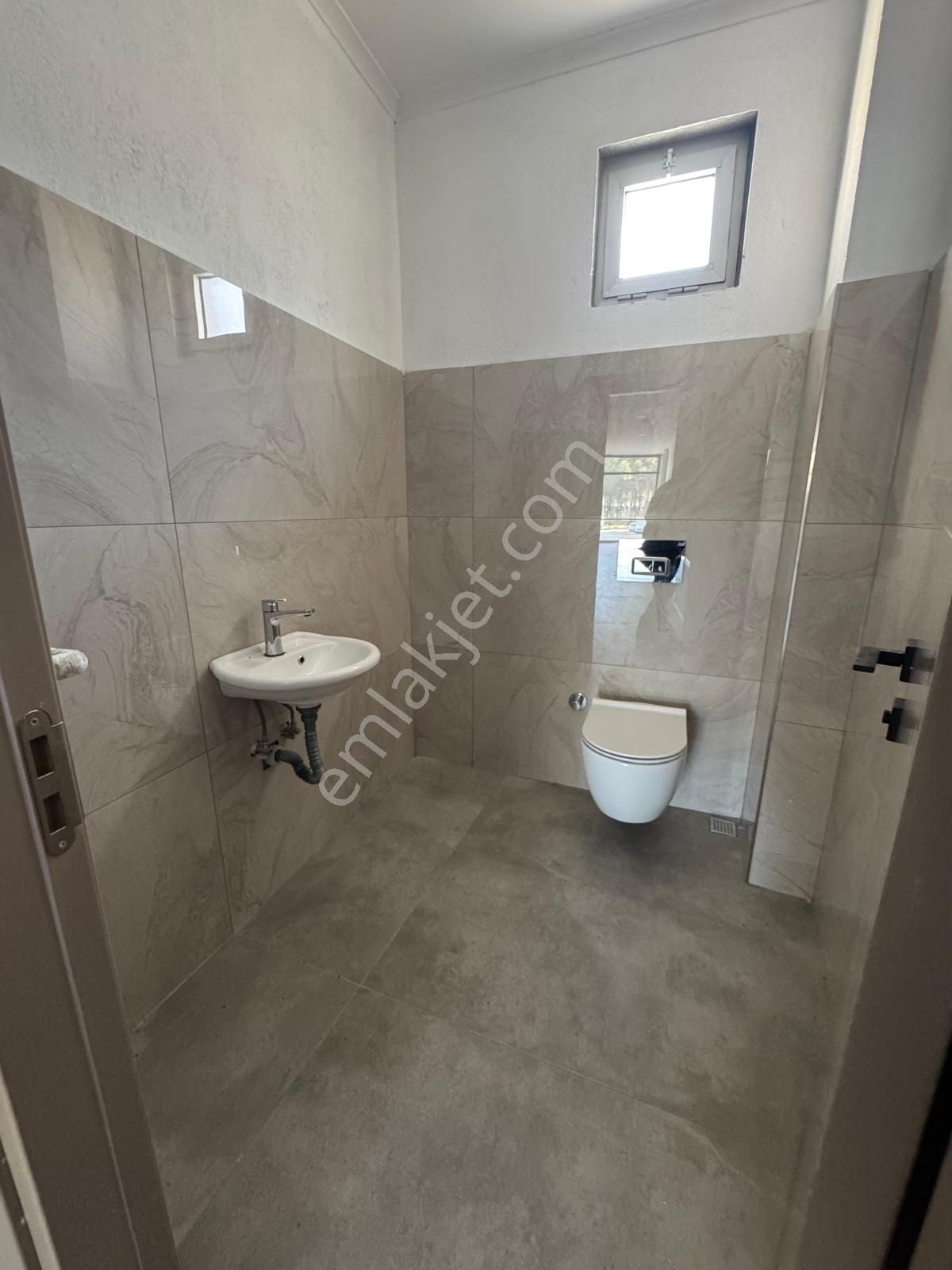 Burhaniye Öğretmenler Mahallesinde Ana Cadde Üzeri Satılık 90 M2 Dükkan - Görsel 12