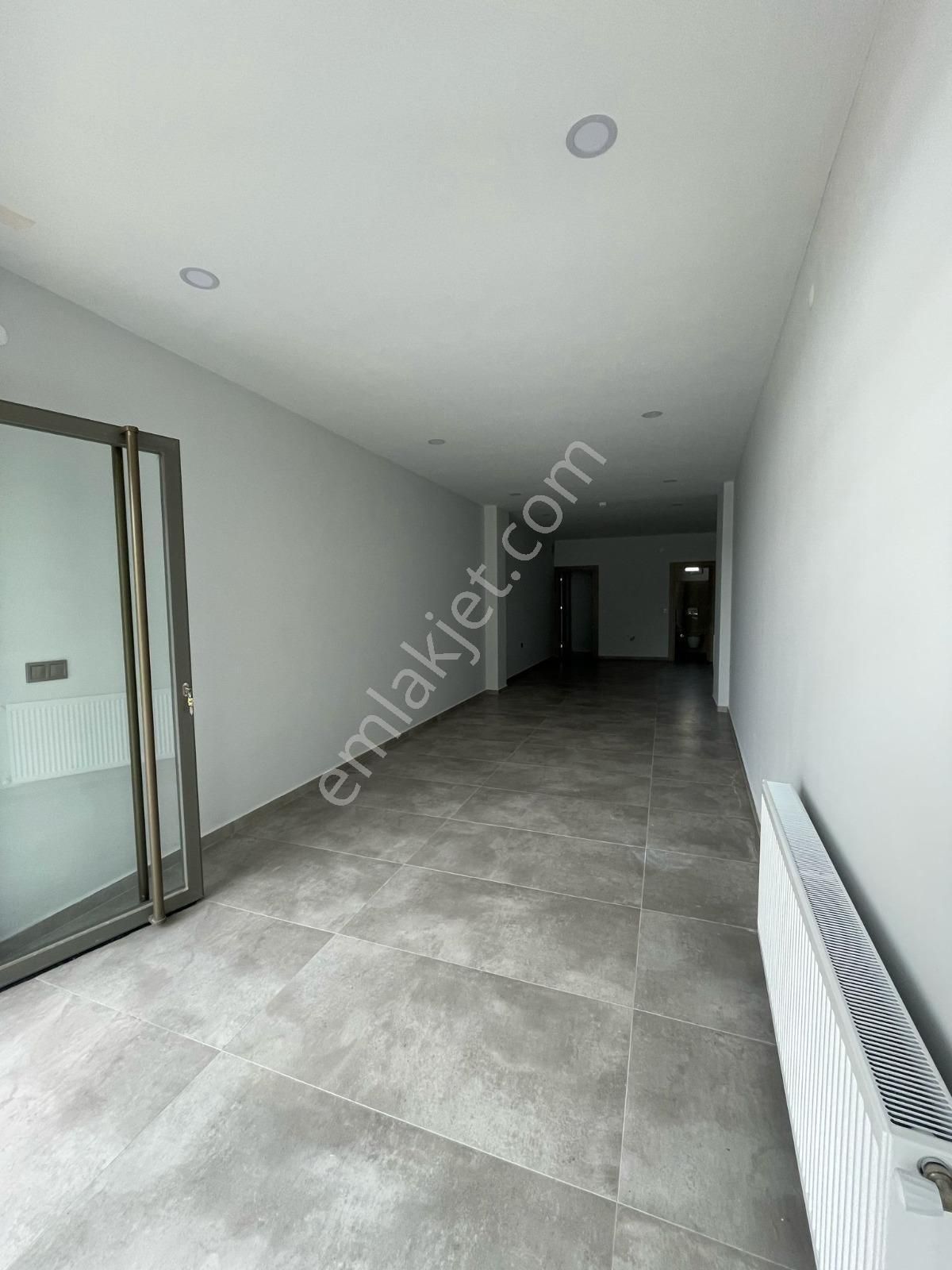 Burhaniye Öğretmenler Mahallesinde Ana Cadde Üzeri Satılık 90 M2 Dükkan - Görsel 6