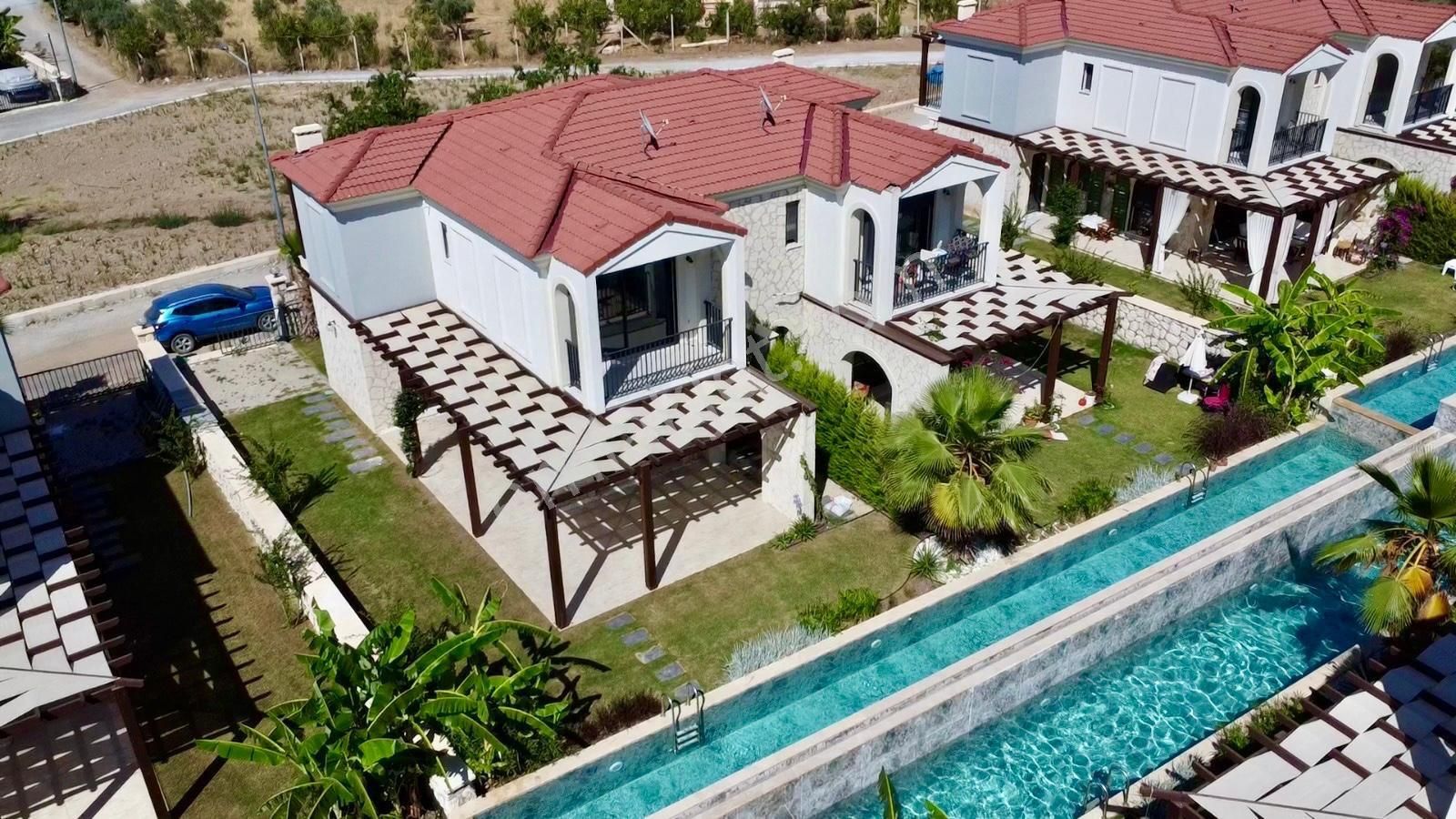 Kuşadası Davutlar Termalde Satılık 3+1 Villa