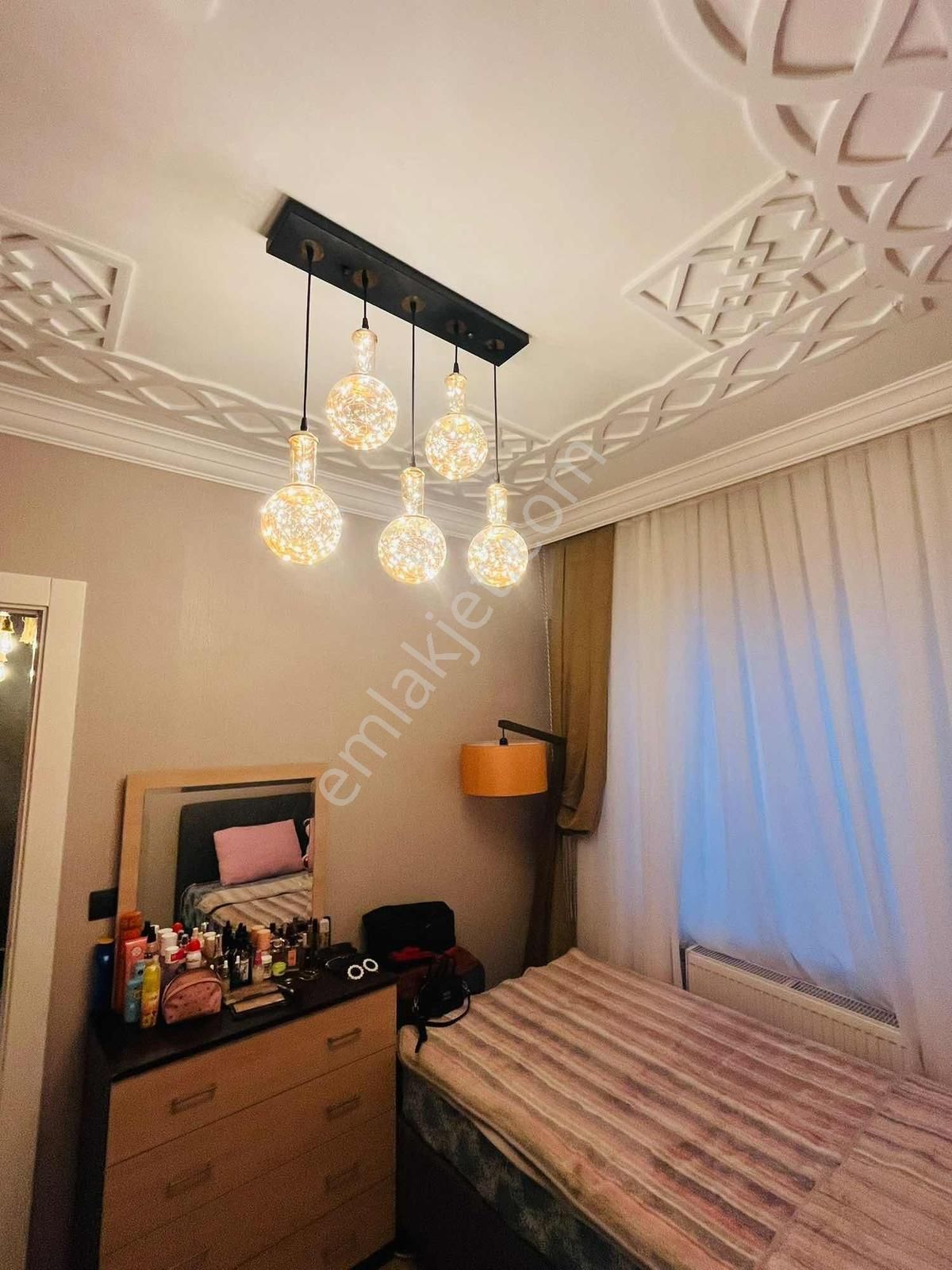 Uzaydan Binevlerde Acil Satılık Lüks Uyğun 1+1 Daire - Görsel 13