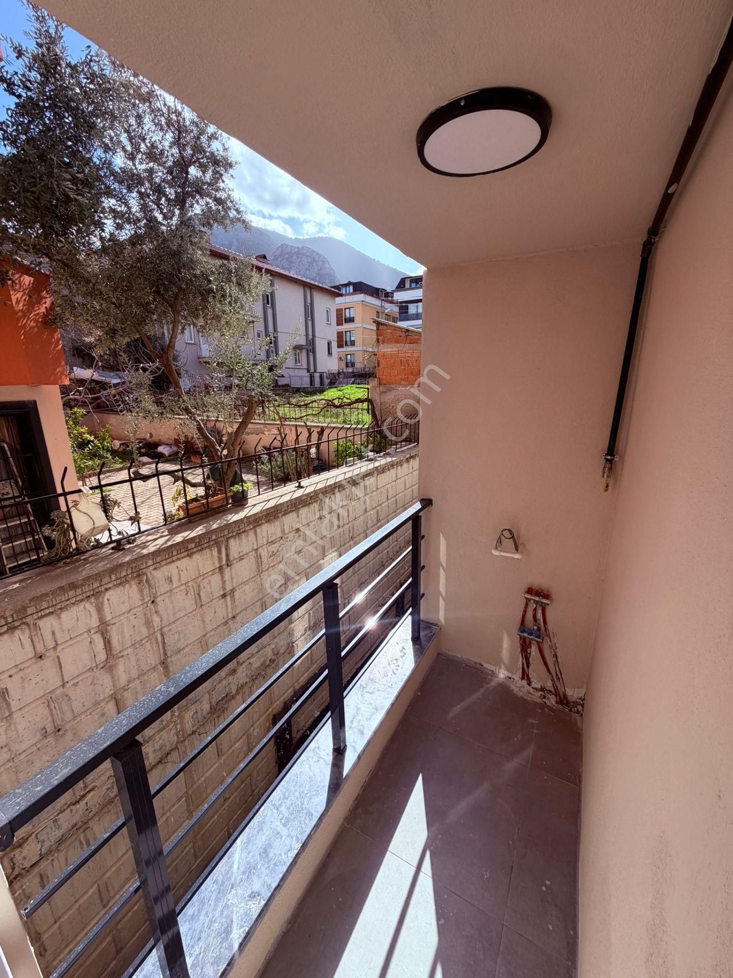 Arakat Balkonlu Yatırımlık Üniversiteye Yakın 1+1 Apart - Görsel 4