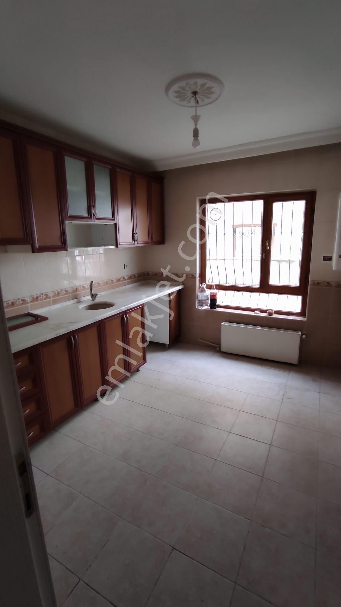 Kiralık*ufuktepe*pazarın Yanında*giriş*balkonlu*2+1*geniş*yapılı*daire*