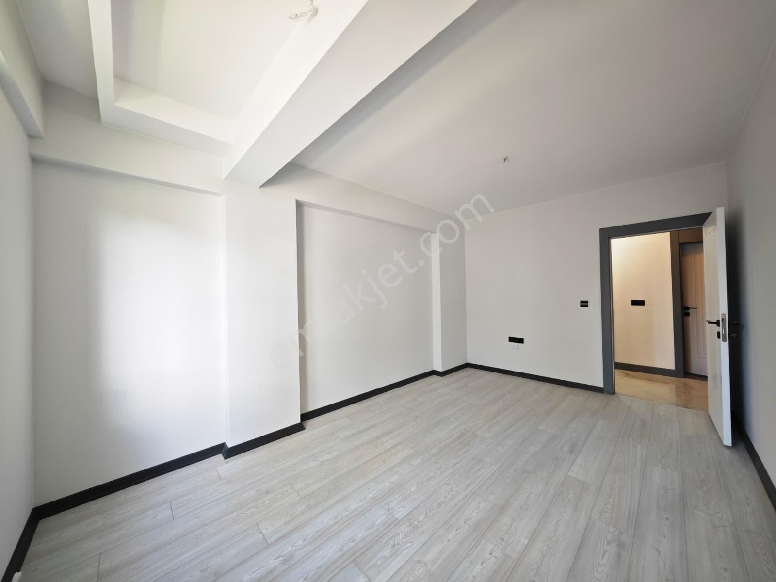 Karapürçek'te Ultra Lüks Yapılı 140 M2 3+1 2.katta Satılık Sıfır Daire !!! - Görsel 13