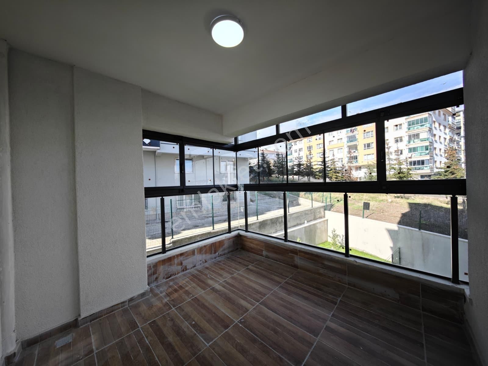 Karapürçek'te Ultra Lüks Yapılı 140 M2 3+1 2.katta Satılık Sıfır Daire !!! - Görsel 25