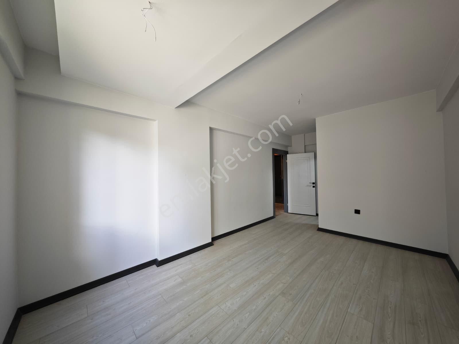 Karapürçek'te Ultra Lüks Yapılı 140 M2 3+1 2.katta Satılık Sıfır Daire !!! - Görsel 14